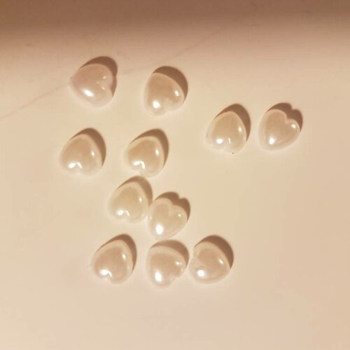10 cœurs 5 mm blancs en plastique pour scrapbooking