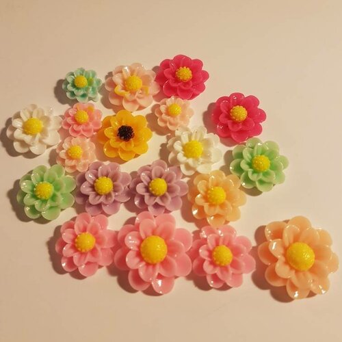 10 fleurs 10 mm en résine différentes couleurs pour scrapbooking