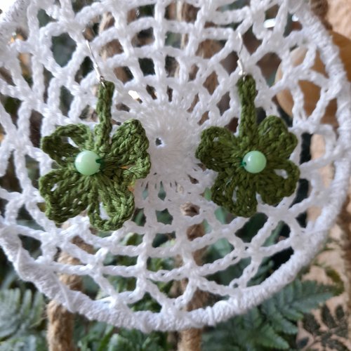 Boucles d'oreilles  trefle 4 feuilles en coton ,faite  au crochet