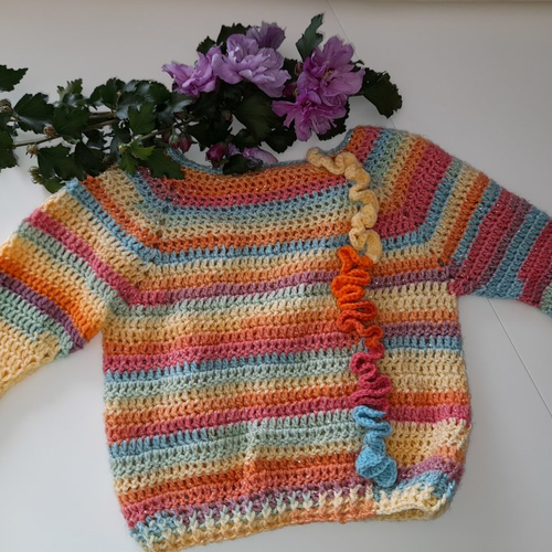 Tricot bébé ou enfant au crochet multicolore original