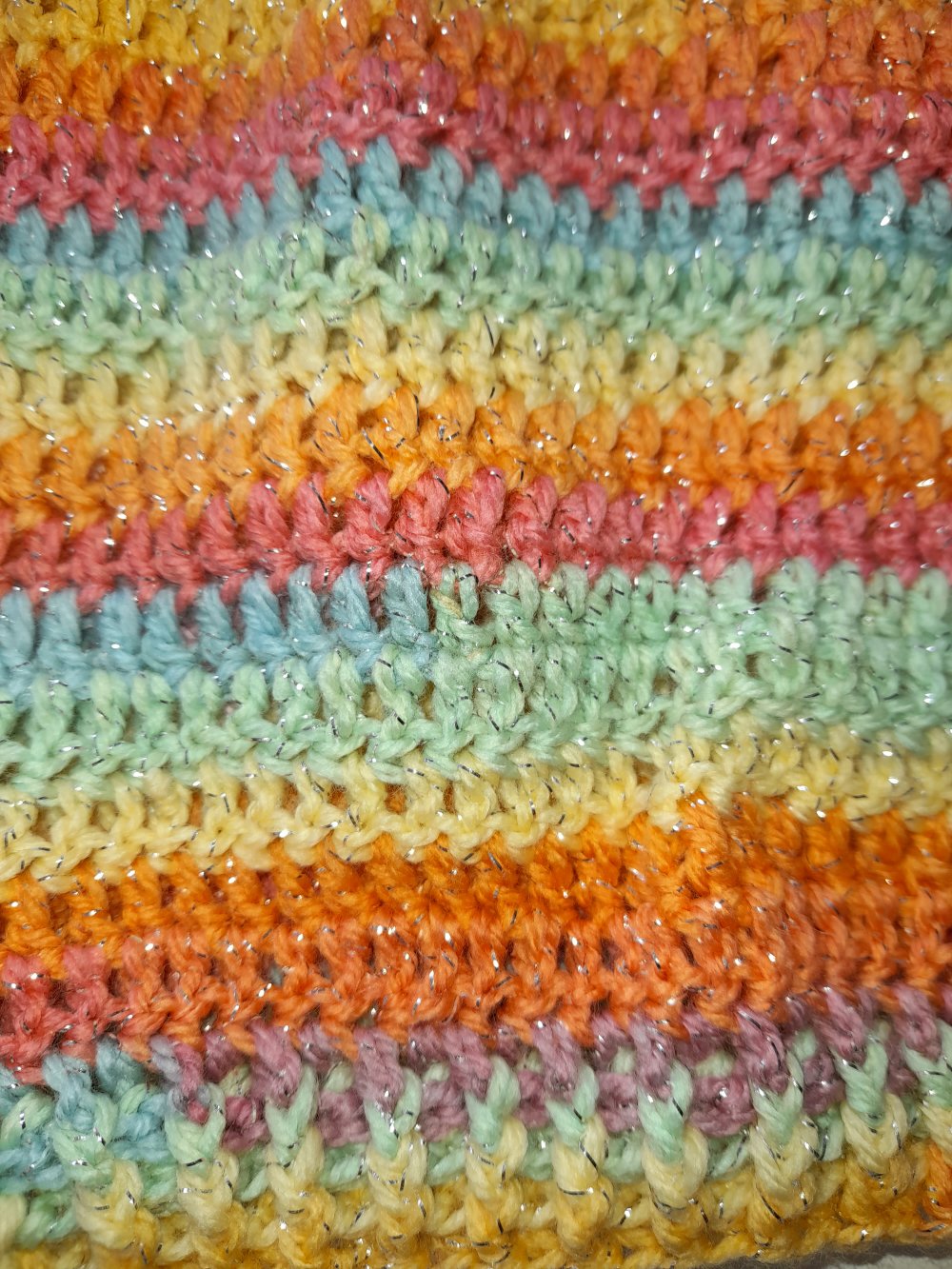 Tricot bébé ou enfant au crochet multicolore - Un grand marché