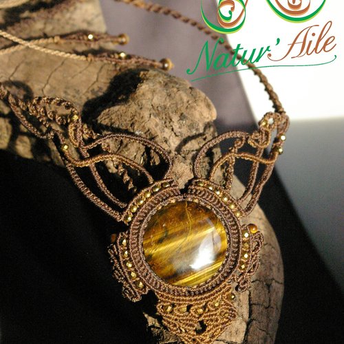 Collier unique avec oeil de tigre en macramé aérien marron et doré.#collier #macrame #oeildetigre #lithothérapie #faitmain #unique