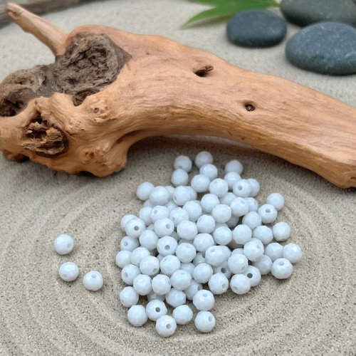 Lot de 98 perles en verre facettées 4mm blanc