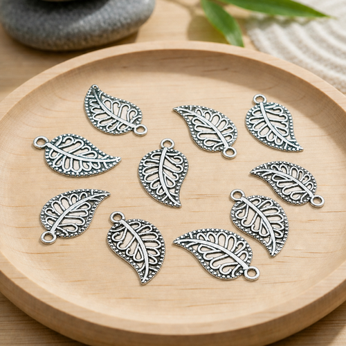 Breloques feuilles ajourées 10x17mm en métal argenté vieilli – lot de 10