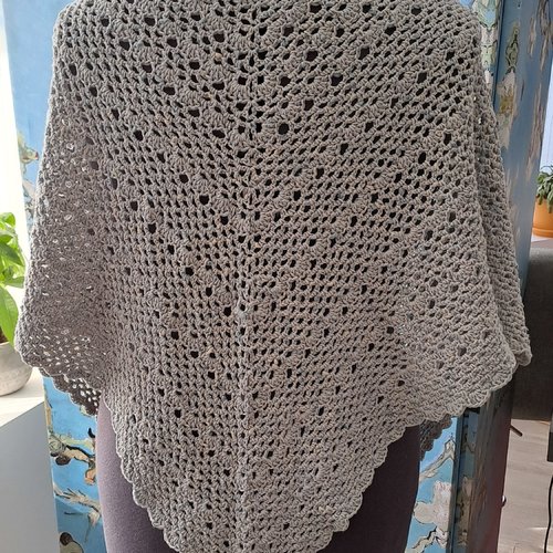 Châle au crochet esprit bohème