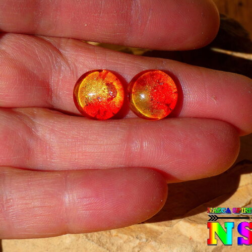 Paire de cabochons ronds verre dôme de 1.2 cm (&quot;0.47) de diamètre - coloration artisanale multicolore iridescent -création artistique unique