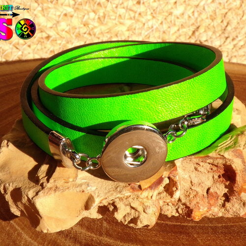 1 bracelet chunk en cuir couleur vert fluo - bracelet 3 tours  - bouton pression en cuivre plaqué argent.