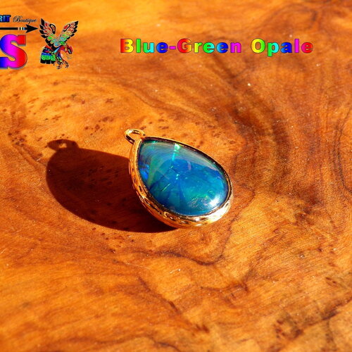 2 pendentifs gouttes 2.2cm (&quot;0.86) de long /laiton doré et résine imitation opale /opale synthétique bleu-vert iridescent /opale recto verso