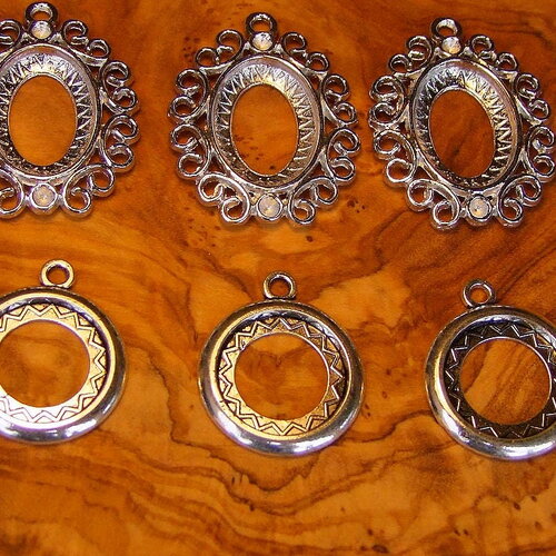 6 pendentifs supports cabochons, 3 ovales plaqué argent et 3 rond argent vieilli pour cabochons ovale de 1.8 cm x 1.3 cm et rond de 16 mm ∅