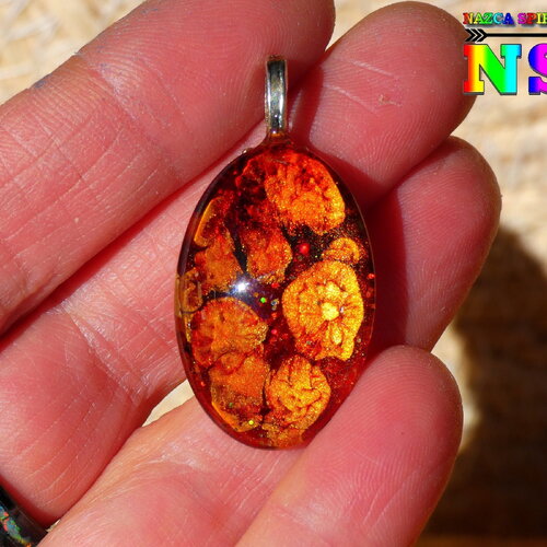 Pendentif artisanal de 4 cm (&quot;1.57) de long, cabochon ovale fait main coloration artisanale, couleur cognac orange et or - bélière argentée