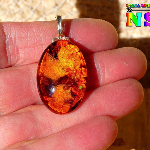 Pendentif artisanal de 4 cm (&quot;1.57) de long - cabochon ovale fait main coloration artisanale - couleur ambre orange et or - bélière argentée