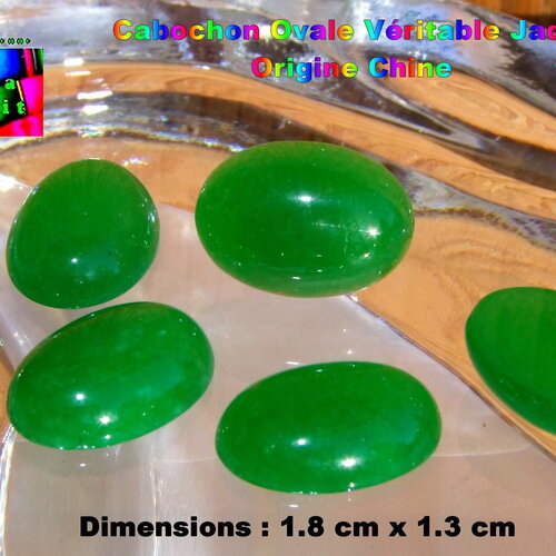 Cabochon ovale font plat en véritable jade vert de 1.8 cm x 1.3 cm - origine chine