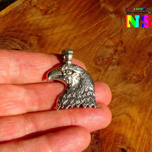 Grand pendentif tête daigle 3.3 cm (&quot;1.29) x 2.5 cm (&quot;0.98) - pendentif tribal ethnique - gravure en relief - alliage tibétain plaqué argent