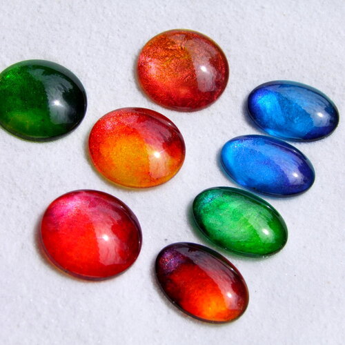 8 cabochons en verre coloration artisanale handmade multicolore  iridescent - 4 ronds 25 mm (&quot;0.98) et 4 ovales 18 mm x 25 mm (&quot;0.71 x&quot;0.98)
