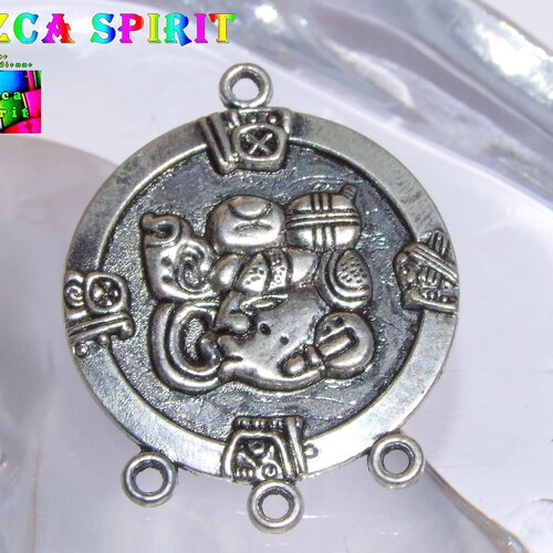 Grands connecteurs ronds gravés motifs inca d'une dimension de 4.1 cm couleur argent vieilli