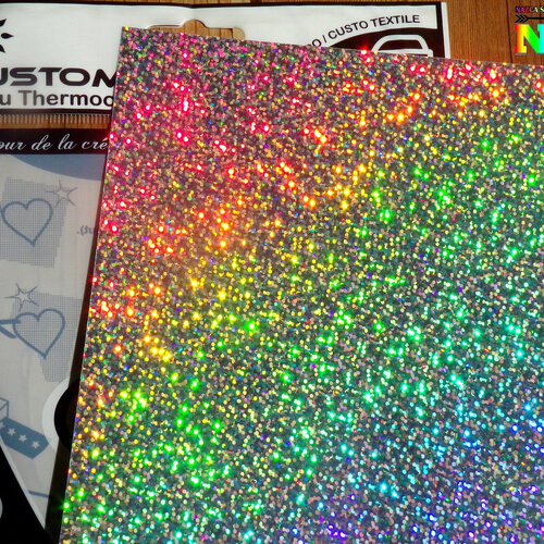1 tissus thermocollant holographique 21 cm x 15 cm  - tissus thermocollant customisation - motifs holographiques multicolores