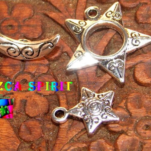 3 sets fermoirs toggles, motifs ethniques etoiles et lunes gravées,  alliage tibétain plaqué argent, couleur argent vieilli brillant