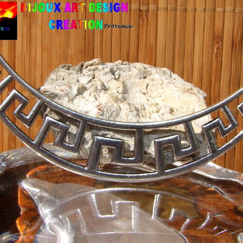 Grand connecteur demie lune de 10 cm - alliage tibétain ciselé - motifs ethniques aztèques - figures géométriques - couleur argent vieilli