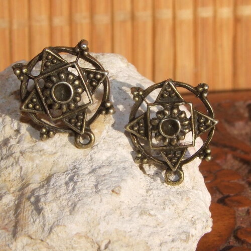 3 paires de boucles d'oreilles ethniques ouvragées en métal bronze vieilli de 18 mm de diamètre