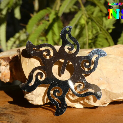 2 grands pendentifs estampes ciselées soleil ethnique en acier inoxydable de 5.5 cm, pendentif astre solaire stylisé argent pour créations