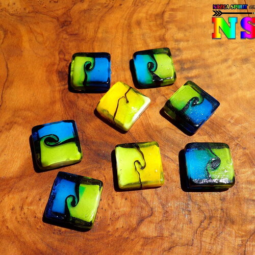 8 perles carré en verre de murano de 2 cm (&quot;0.78) - verre lampwork turquoise et vert pomme- verre artisanal multicolore fait main