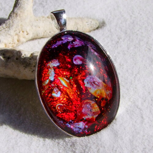 Pendentif plaqué argent de 5.2 cm (&quot;2.05) et cabochon ovale de 40 mm (&quot;1.57) verre dôme-création handmade rouge fusion-violet iridescents