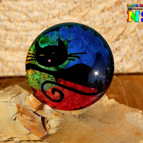 Cabochon rond en verre bombé de 4 cm (&quot;1.57 ) chat noir -création artistique fait main- cabochon multicolore iridescent pour création bijoux