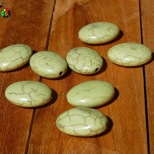 4 perles  palets ovales de 2.2 cm x 1.5 cm (&quot;0.86 x &quot;0.59) en howlite naturelle teintée couleur vert amande -perles gemme création bijoux