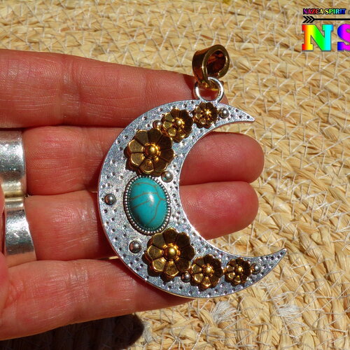 Grand pendentif tribal ethnique de 7 cm - croissant de lune laiton plaqué argent gravé et howlite turquoise - pendentif gravures ethniques