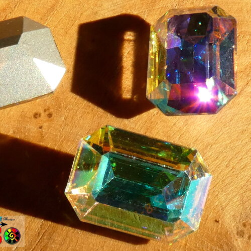 Grand cabochon vintage rare années 80, rectangle 1.8 cm x 1.3 cm, cristal autrichien, facettes octogonales silver foiled aurore boréale