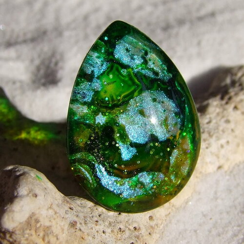 Cabochon goutte de 25 mm (&quot;0.98) x 18 mm (&quot;0.70) verre dôme-gamme star light - création handmade green forest- bleu violet iridescent