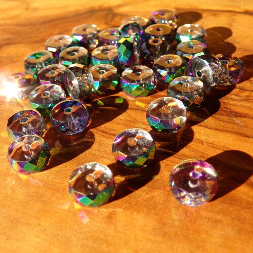 8 perles rondelles de 8 mm x 3.5 mm (&quot;0.31 x &quot;0.14) / cristal de bohème facetté / trou 1 mm / transparent reflets multicolores iridescent