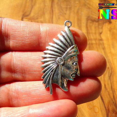Pendentif tête de chef indien 4 cm (&quot;1.57) x 2 cm (&quot;0.78) - pendentif  gravures en relief - alliage tibétain plaqué argent