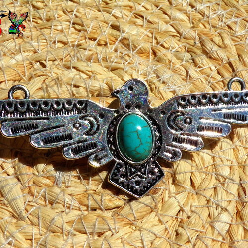 Connecteur pendentif tribal ethnique de 9 cm - oiseau du tonnerre en laiton plaqué argent et howlite turquoise - gravures symboles ethniques