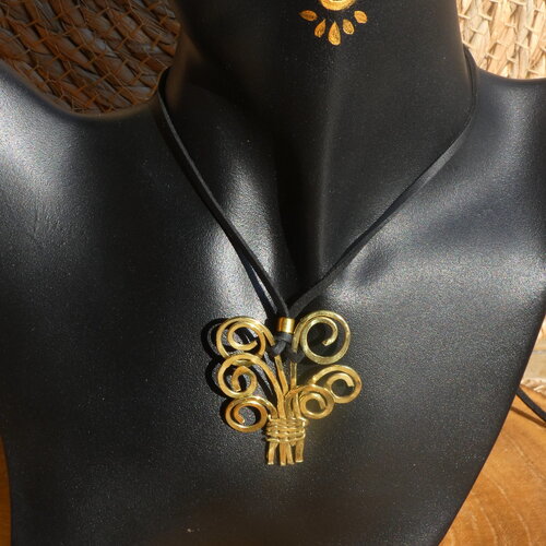 Collier bohème ajustable pendentif artisanal arbre de vie - bijou fait main en laiton or - création artisanale originale unique pour femme