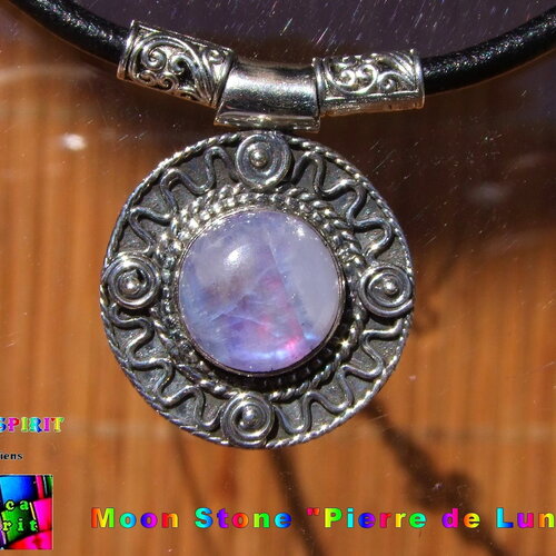 Collier esprit maya / tour de cou en cuir / pendentif artisanal rond ouvragé argent 925 et pierre de lune &quot;moonstone&quot; 