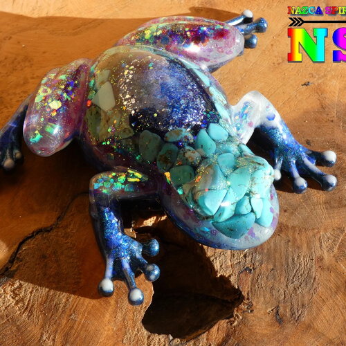 Grenouille en résine cristal et pierres fines, objet d'art décoratif fait main luminescent, brille dans la nuit, création multicolore unique