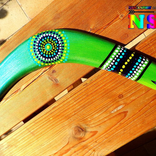 Boomerang en bois 38 cm pour droitier - création artisanale fait main française - peinture inspiration aborigène australie