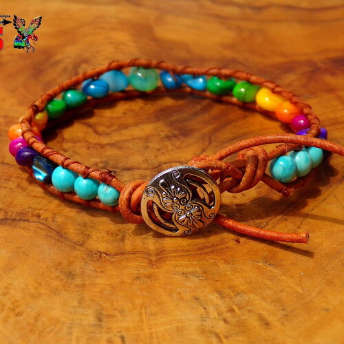 Bracelet bohème ethnique cuir et perles - bracelet reiki en cuir brun  - perles naturelles de turquoises usa - chips de nacre multicolore