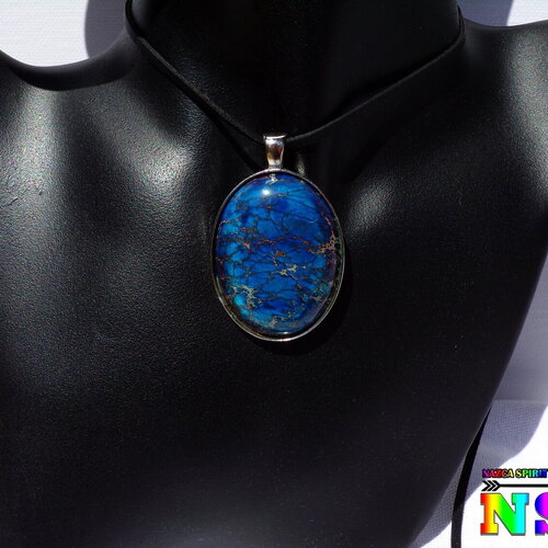 Collier ethnique ajustable - pendentif ovale plaqué argent - pierre fine jaspe aquaterra - couleur bleu lapis - tour de cou daim suédé noir
