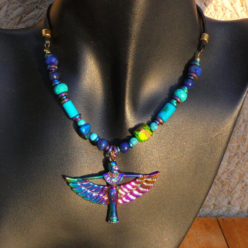 Collier egyptien ajustable lapis lazuli d'egypte, turquoise ithaca, chrysocolle,jaspe impérial et hématite-pendentif déesse isis multicolore