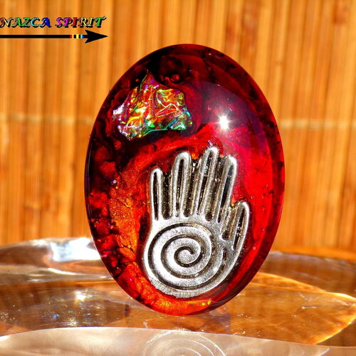 Pendentif bohème ethnique / création artisanale unique / cabochon ovale verre de 4 cm (&quot;1.57) / inclusion main de nazca / rouge orange