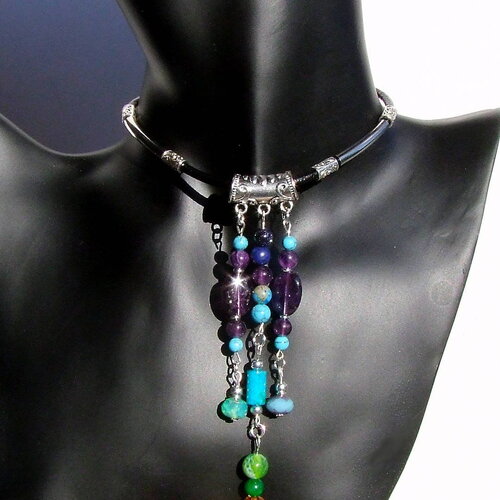 Collier reiki en cuir et son pendentif ethnique en perles fines et précieuses