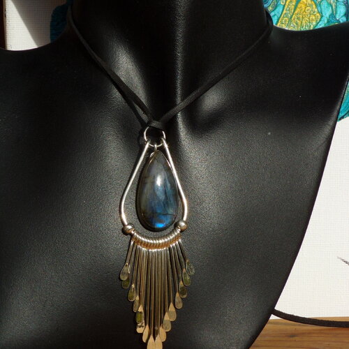 Collier tribal ethnique ajustable - pendentif plaqué argent et pierre fine - cabochon labradorite bleu iridescent - création unique