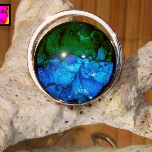 Bague cercle design anneau réglable plaqué argent, cabochon rond en verre coloration artisanale multicolore