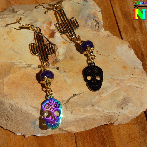 Pendants esprit mexique de 8.5 cm (&quot;3.34) de long - pendants crânes mexicains multicolores acier inoxydable cactus plaqué or 18k améthystes