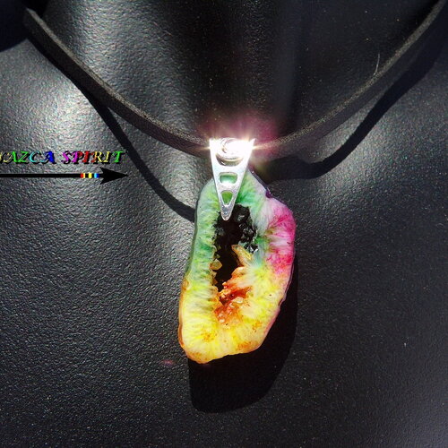Collier réglable / esprit ethnique / bélière argent 925 / pendentif bohème / géode solar quartz / tranche de cristal teinté / multicolore