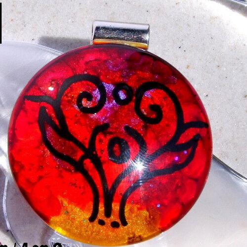 Collier cuir et son pendentif artisanal cabochon rond 40 mm ∅ en verre effet loupe multicolore iridescent et bélière ethnique