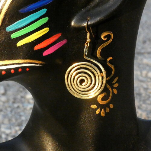 Pendants spirales inca maya en laiton or français - boucles d'oreilles pendantes pour femme - bijou artisanal lumineux esprit or précieux
