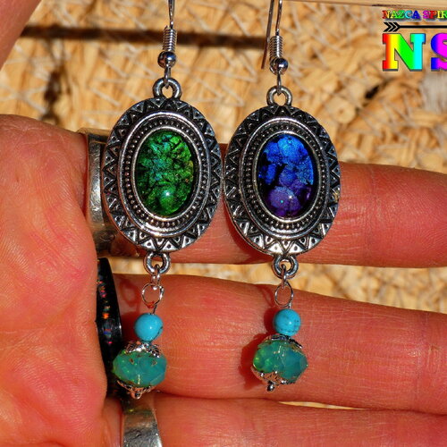 Pendants tribal ethnique ovales gravés style  mayas-boucles oreilles artisanales turquoises et cabochons faits main bleu vert iridescent